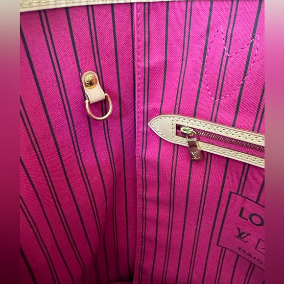 Louis Vuitton Neo Neverfull
Monogram (Without Pouch) MM Pink Lining - Picture 11 of 14